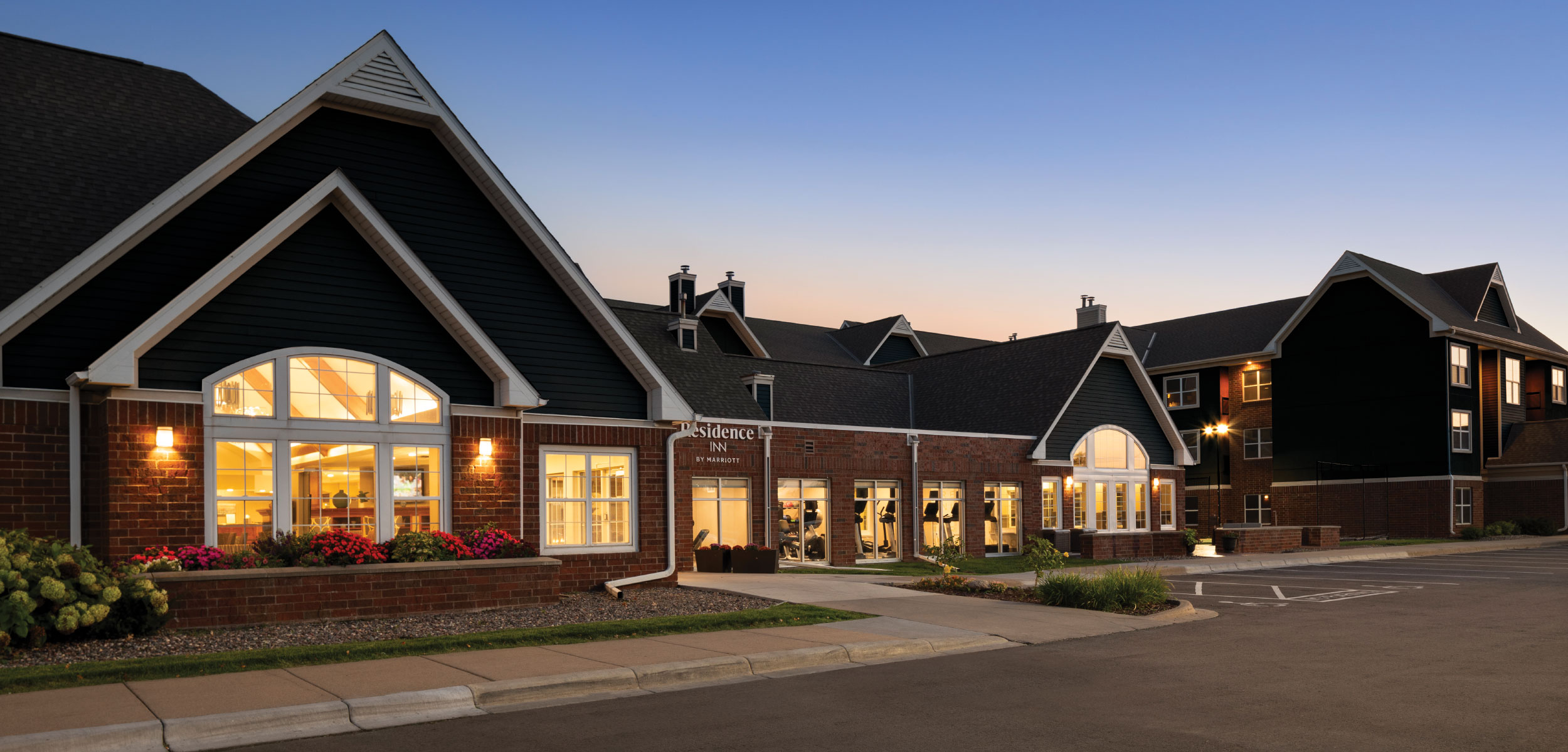 Residence Inn Roseville Exterior at Dusk